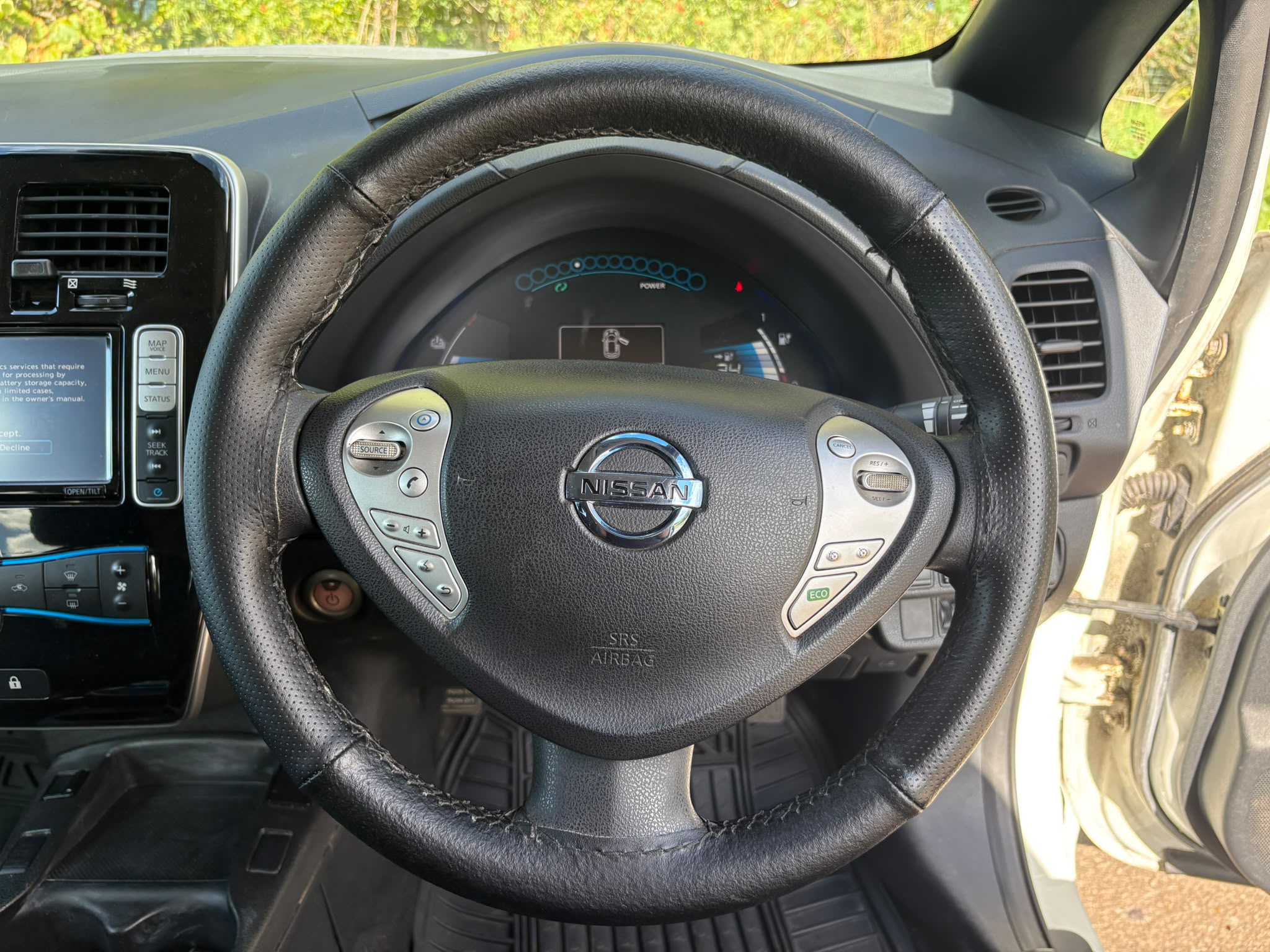 Nissan Leaf photo 2