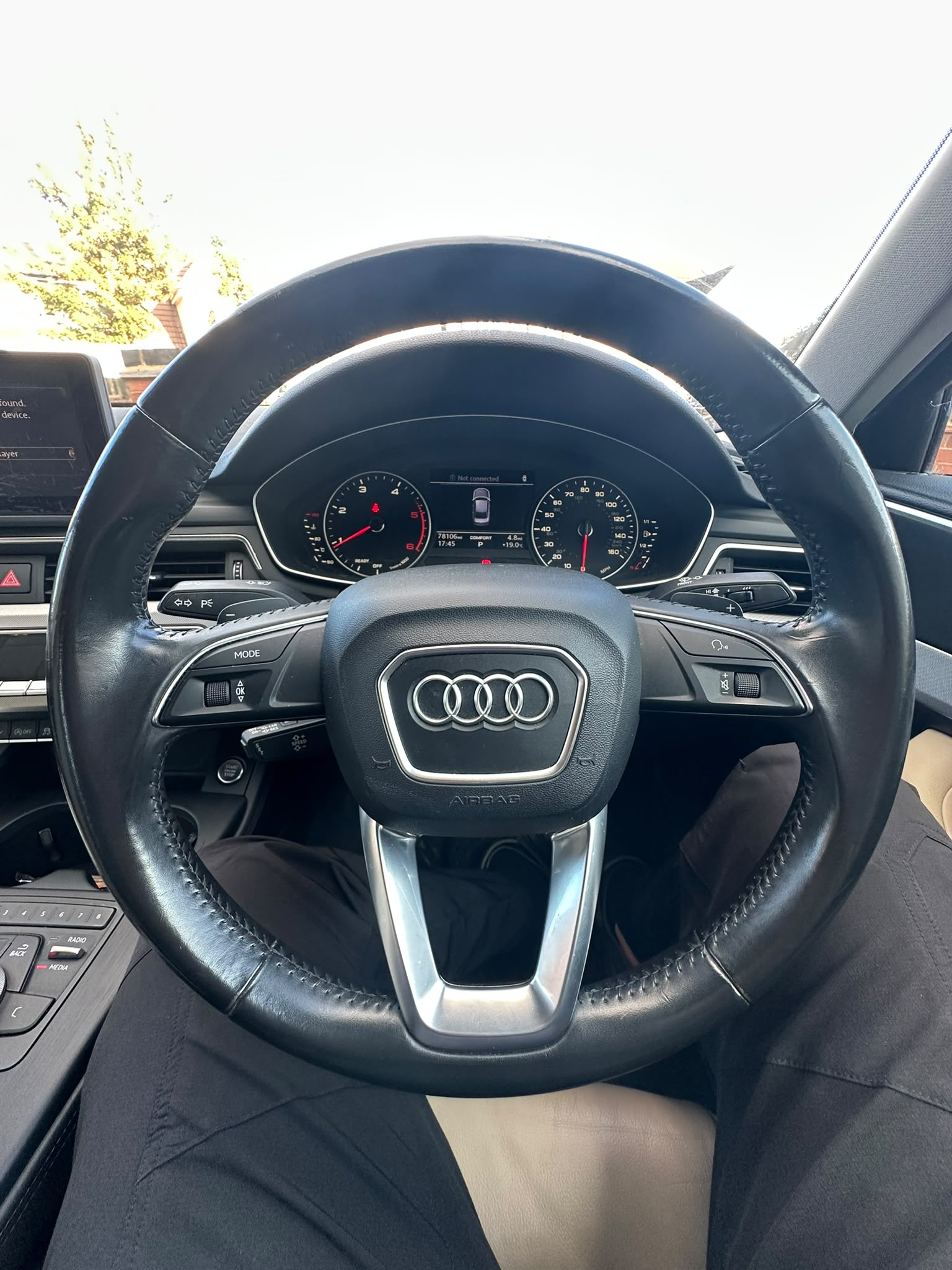 Audi A4 2.0 TDI S line photo 3