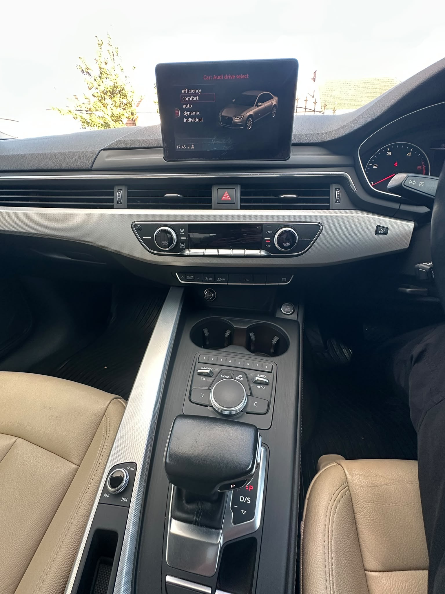 Audi A4 2.0 TDI S line photo 13