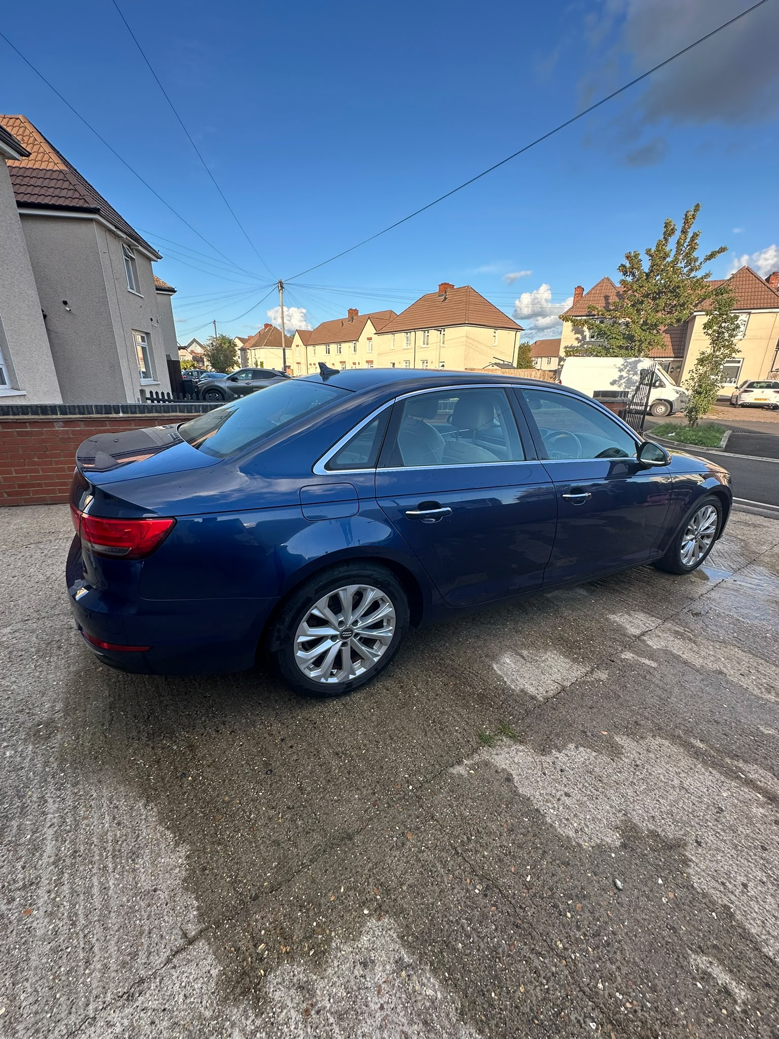 Audi A4 2.0 TDI S line photo 9