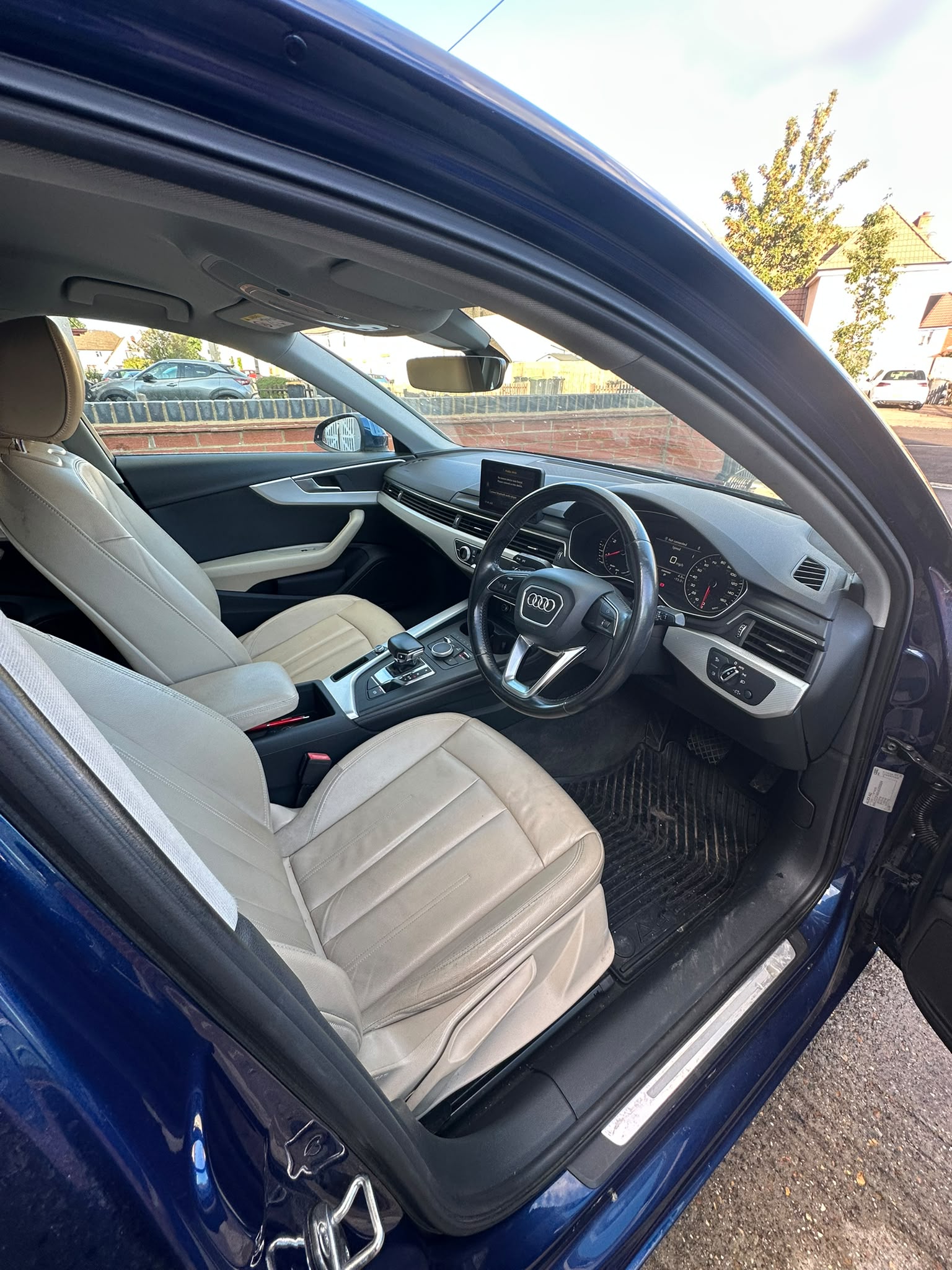Audi A4 2.0 TDI S line photo 10
