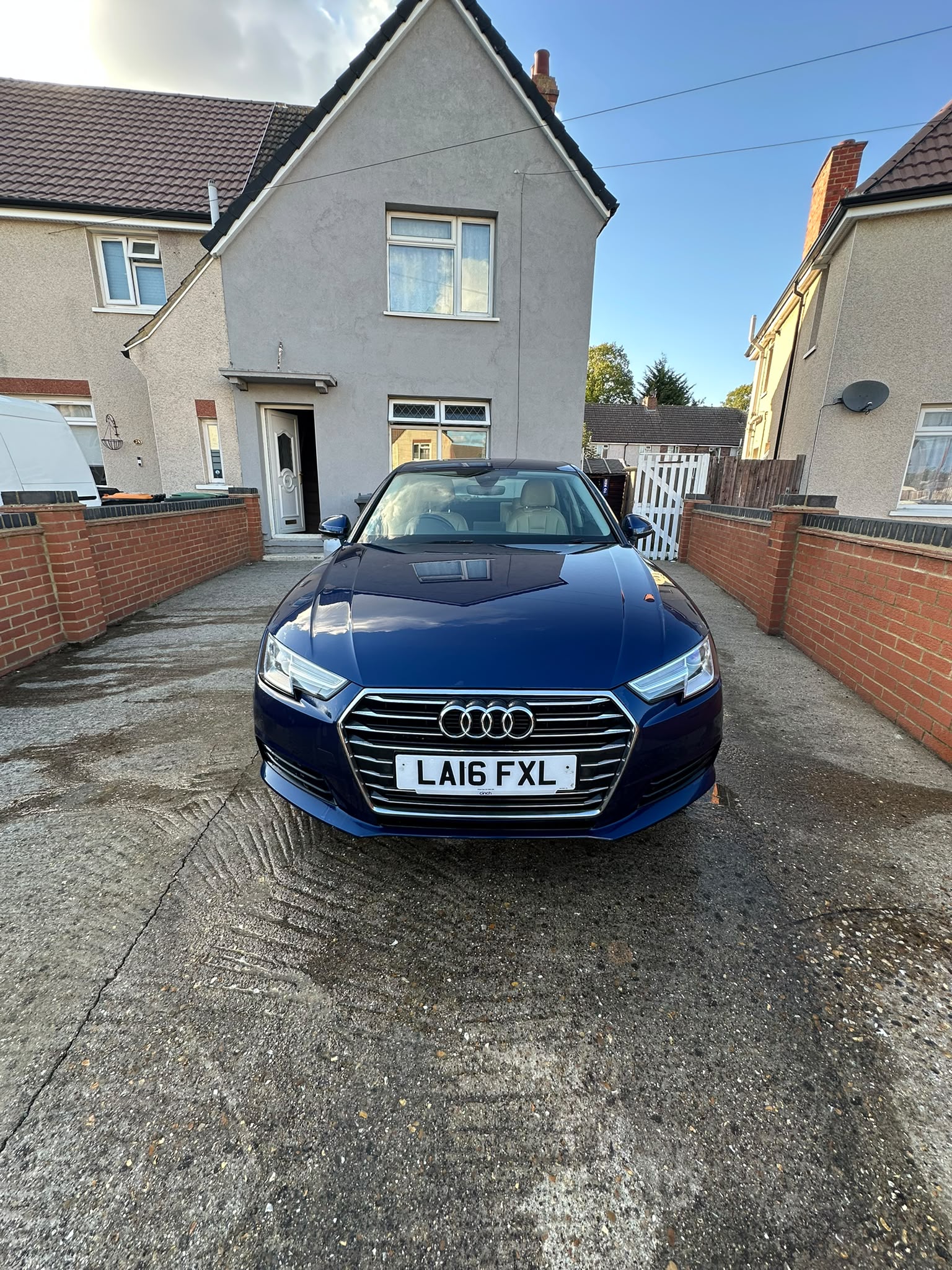 Audi A4 2.0 TDI S line photo 11