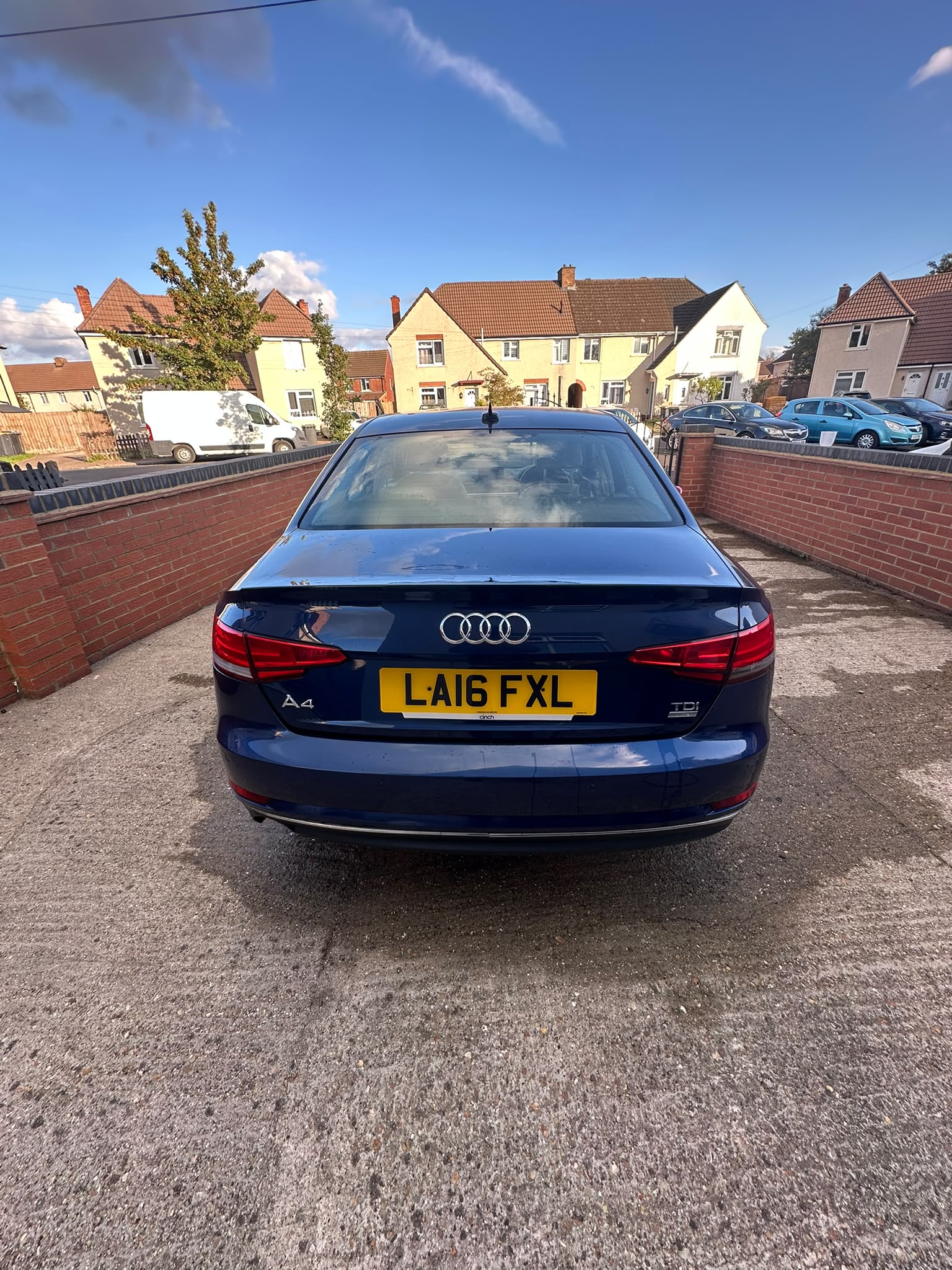 Audi A4 2.0 TDI S line photo 4