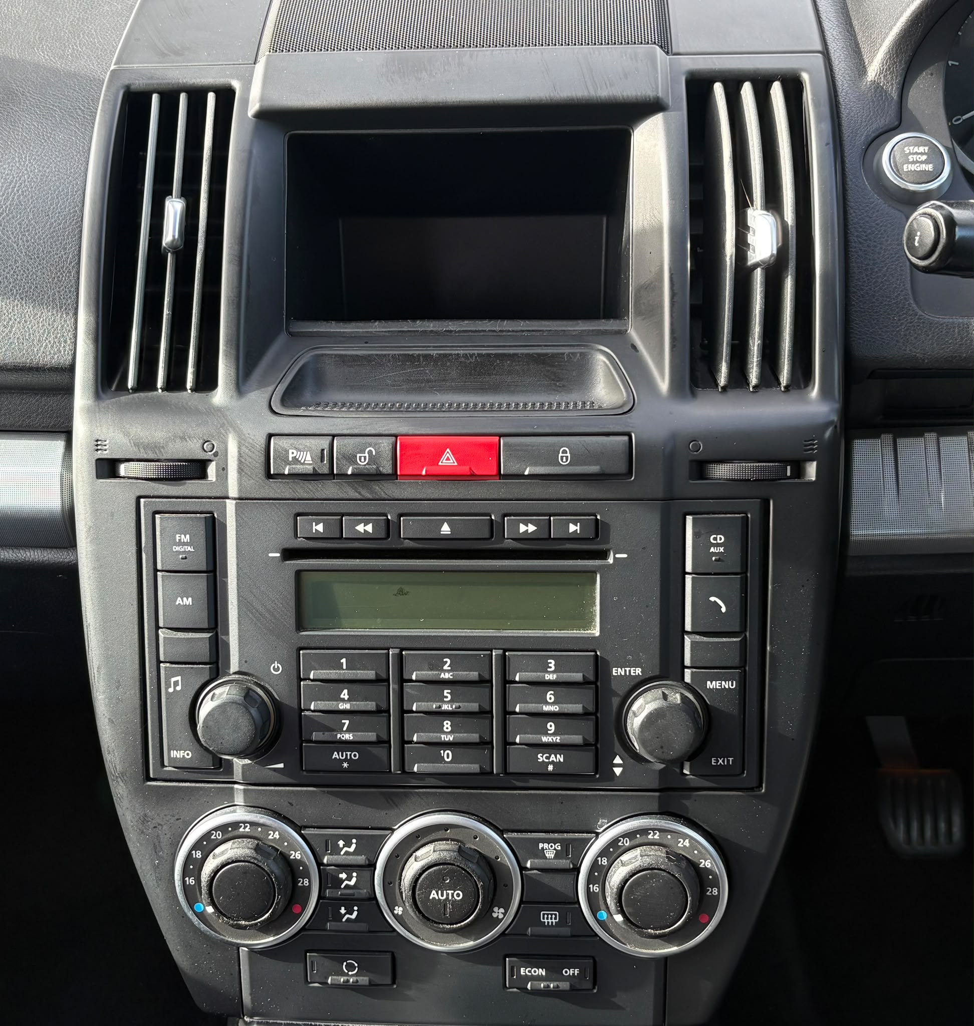 Land Rover Freelander 2 2.2 Diesel photo 9